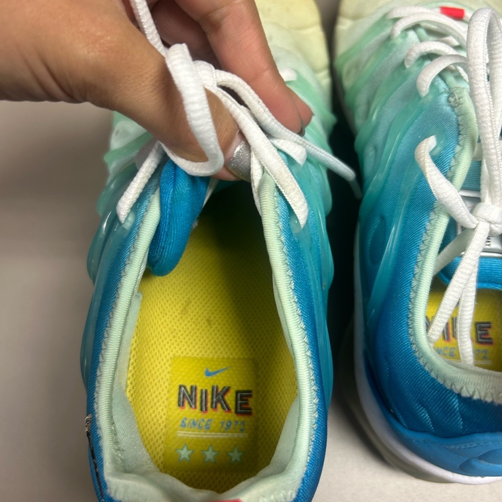 Gradient Women's Sneakers - Picture 7 of 9